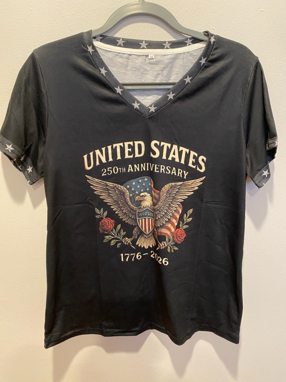United States 250th Anniversary Black Graphic V-Neck Tee no tag